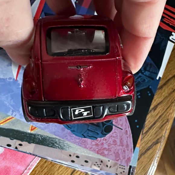 PT Cruiser 2000 Replica 1:24 scale Car with Opening Doors. Vintage - Picture 5 of 10